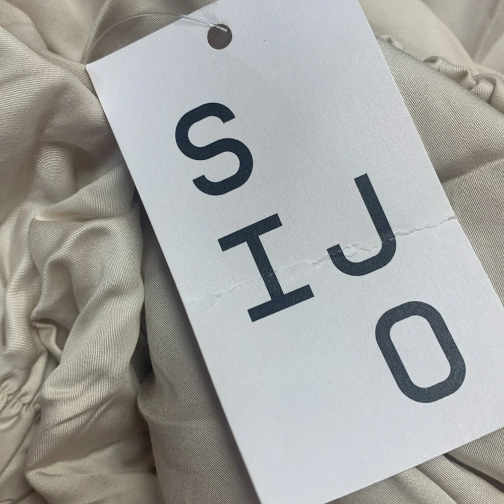 SIJO Full/ queen sheet set of 2 1 queen fitted one full/ queen flat new
